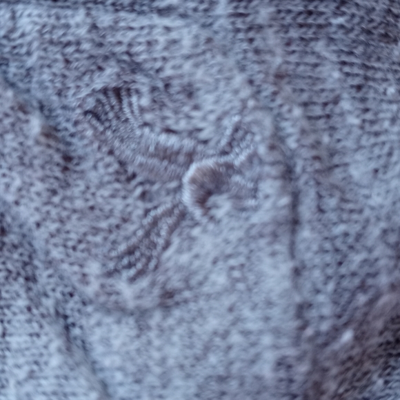 AMERICAN EAGLE OUTFITTERS THIN LONG SLEEVE BOTTOM BUTTON UP - Picture 5 of 9